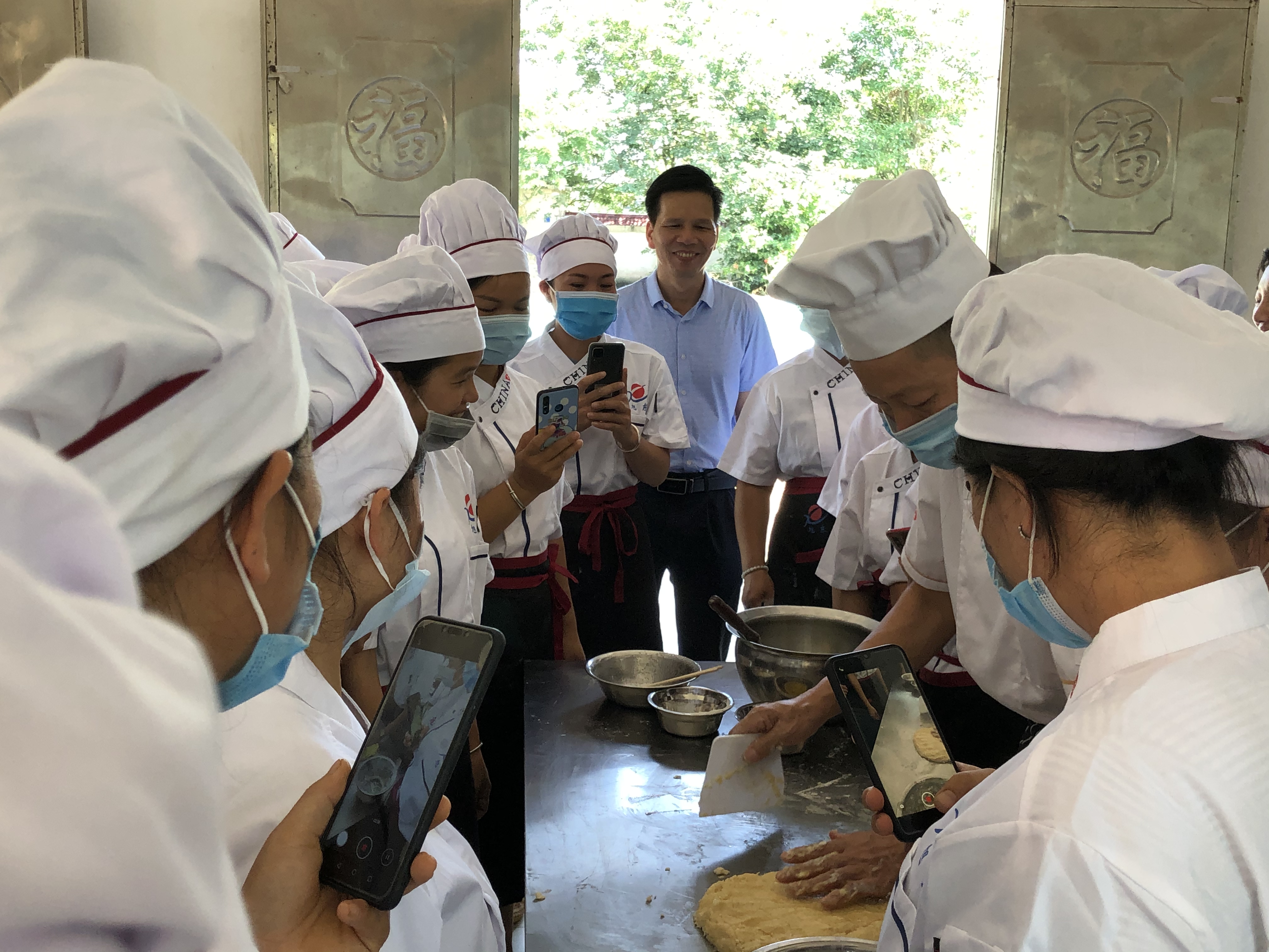 西乡塘区总工会举办在岗农民工（中式面点师）职业技能提升培训班